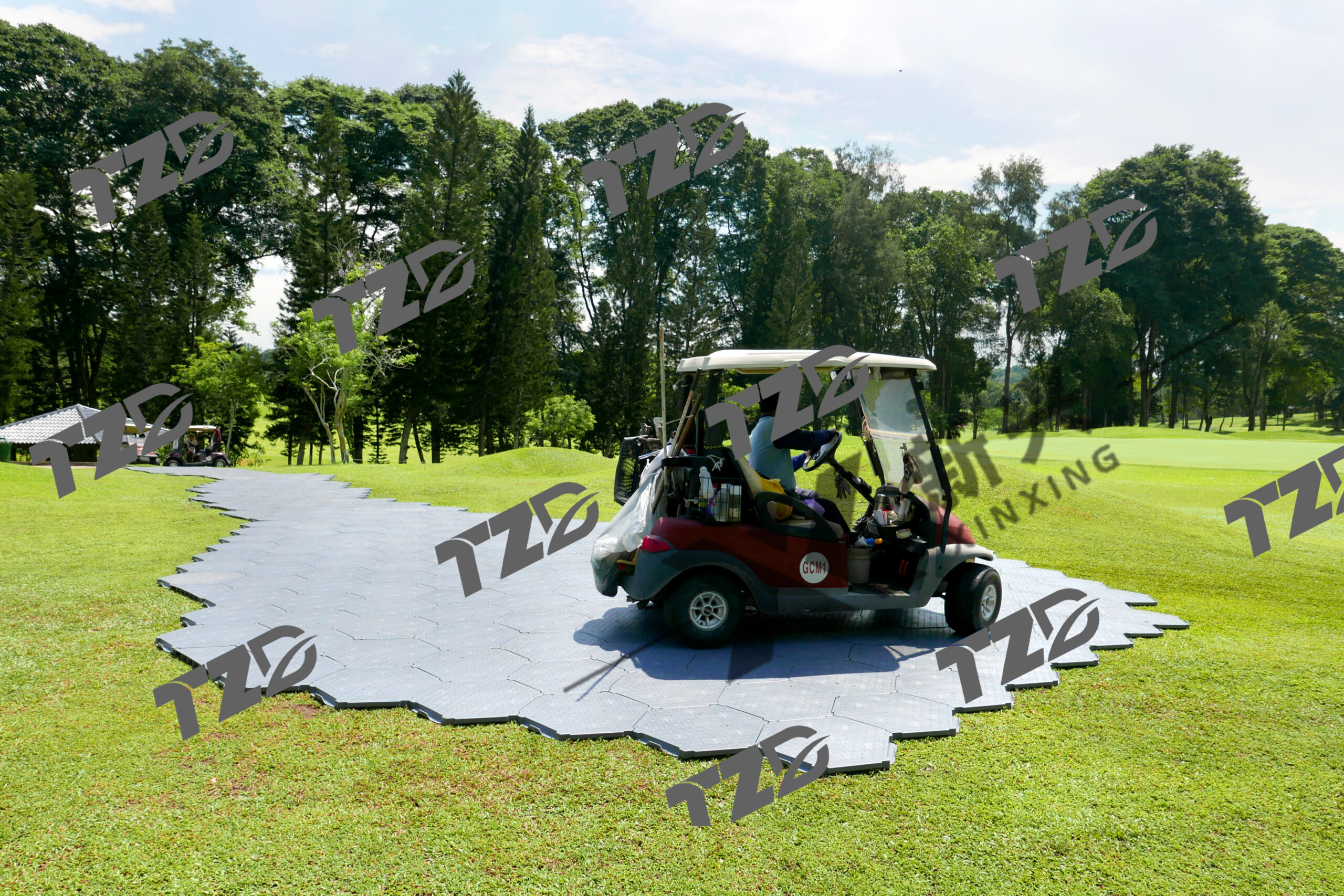 TrackGard_Hexagonal_Flooring_Module_Golf_course-scaled (1).jpg