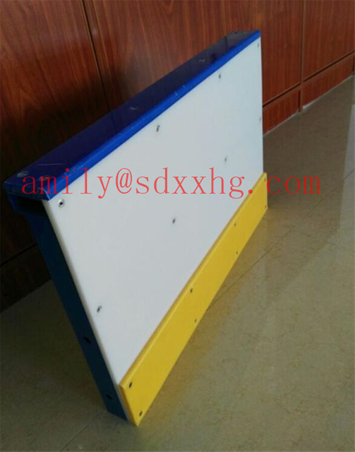 Portable ice hockey dasher board / ice rink fence