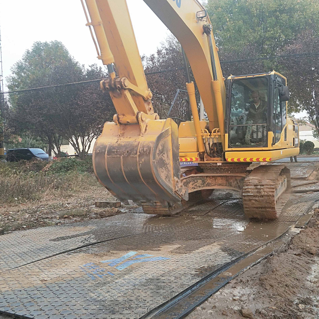 HDPE Ground Protection Mat Heavy Duty Interlocking Crane Mat Durabase Oil-Field Composite Hollow Crane Megadeck Mat