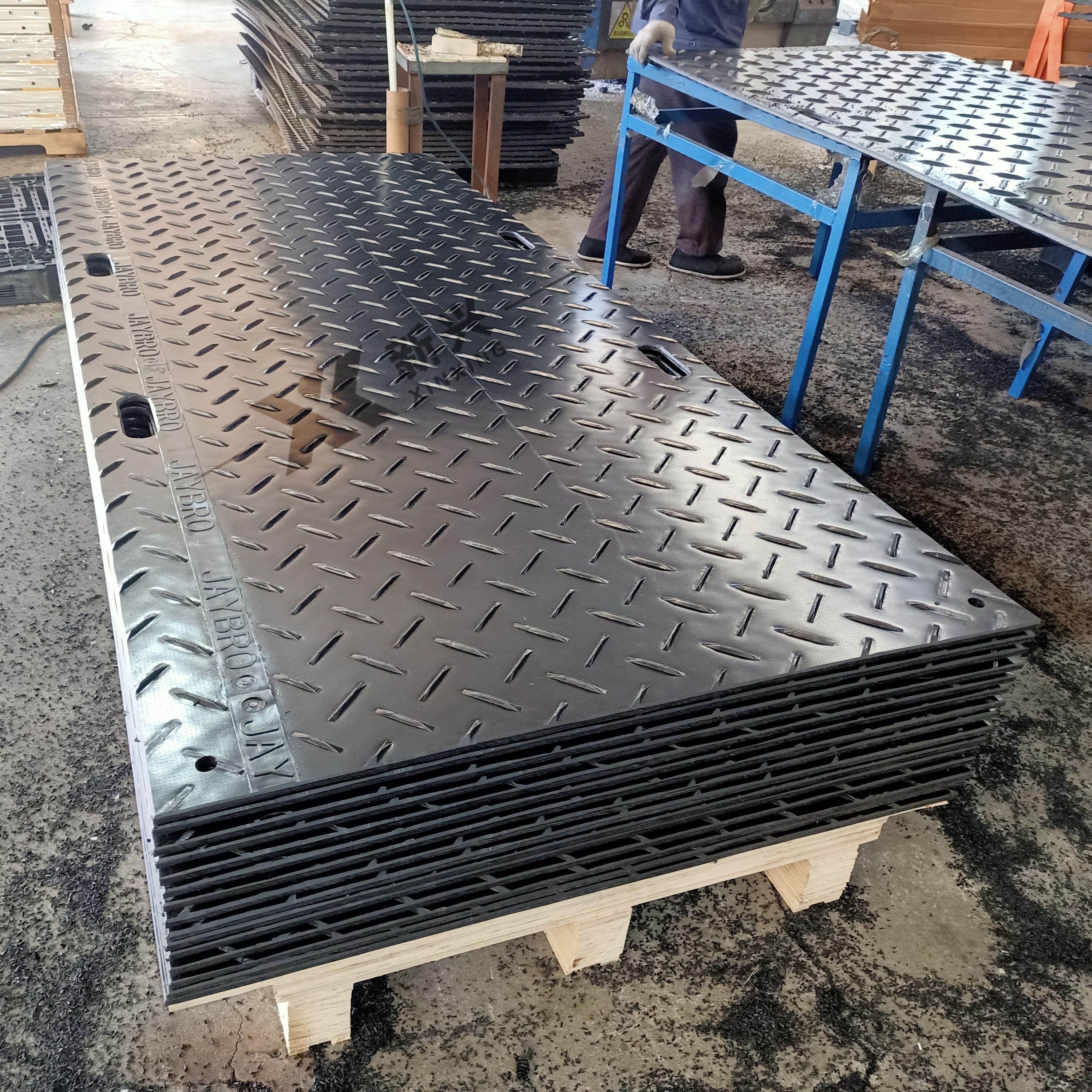 Customized Abrasion-Resistan Construction HDPE Ground Protection Mats UHMWPE Workshop Floor Road Mats