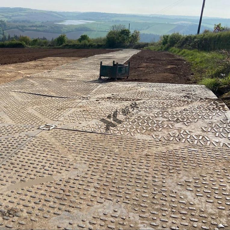 Fast To Install Temporary Access Roadways Heavy Duty Ground Protection Mats 
